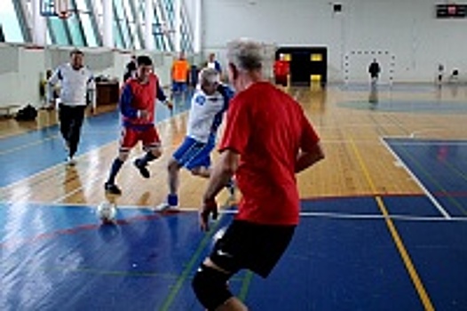 В ФОК Савёлки прошёл первый тур первенства города Зеленограда по мини-футболу среди ветеранов 60 лет +