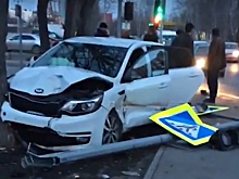 На Чернышевского водители двух иномарок сбили пешеходов и снесли дорожный знак