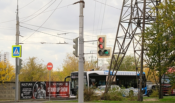 В Волгограде оживленные перекрестки оборудуют современными светофорами