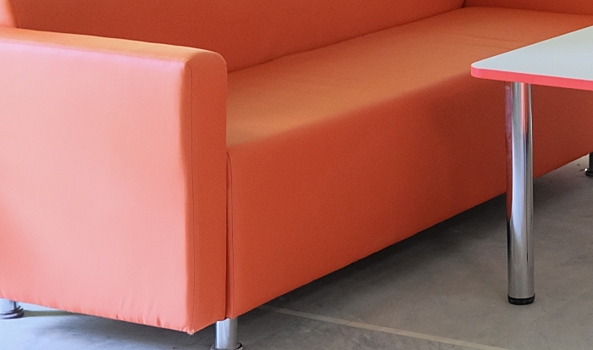 В Волгограде у магазина отсудили 179 тысяч рублей за скрипучий диван