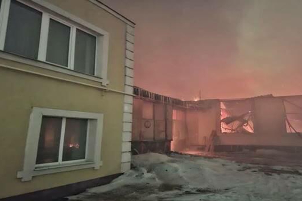 Пожар на складе в Елабуге локализовали на площади свыше 4000 «квадратов»