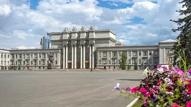 На площади Куйбышева в Самаре впервые устанавливают противотаранные устройства