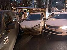 В Москве столкнулись автобус и 16 автомобилей
