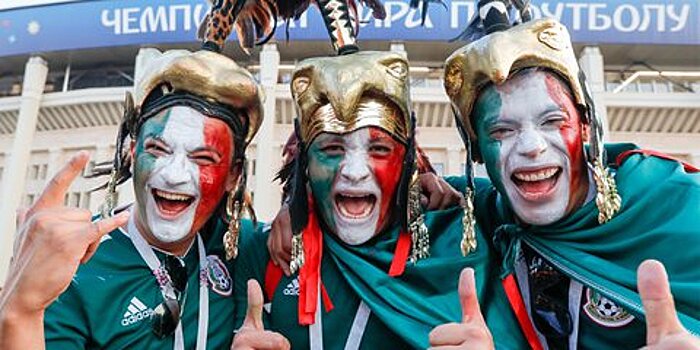 От медведя до викингов. Самые безбашенные болельщики чемпионата мира по футболу