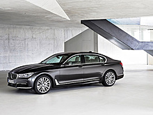 BMW 7 научили дистанционно парковаться при помощи ключа