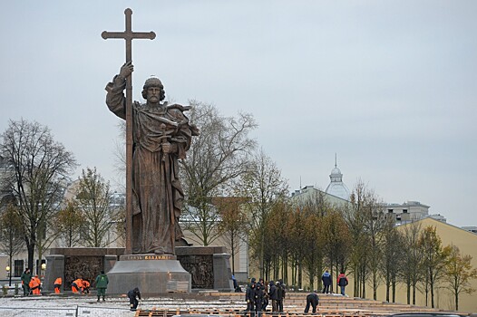 Памятник князю Владимиру отмыли после зимы
