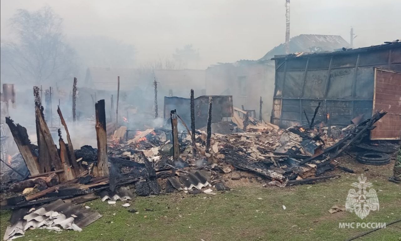 В саратовском селе сгорели четыре дома