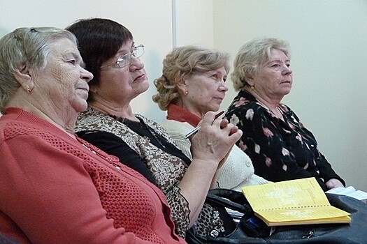 В центре соцобслуживания «Западное Дегунино» в рамках проекта «Московское долголетие» проходят занятия по вокалу