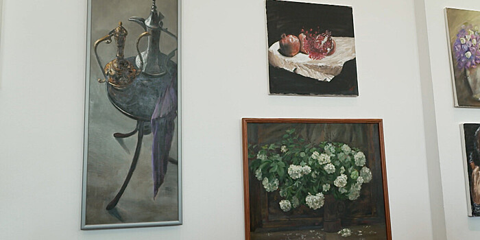 Дипломаты из разных стран показали свои картины на выставке в Москве