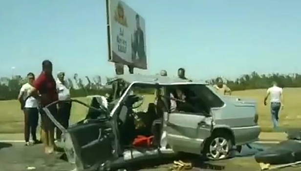 Опубликовано видео с места ДТП на Кубани, где погибли четыре человека