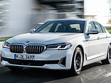 Рестайлинговый BMW 540i 2021 в белом цвете Alpine White и с пакетом M Sport
