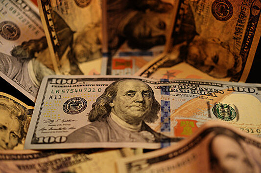 КС запретил штрафовать за "незаконные" валютные операции из-за санкций