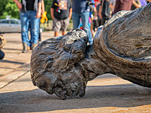 Простоявшую 111 лет статую демонтировали из-за «охоты на ведьм»