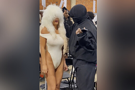 Жена Канье Уэста пришла на показ в шапке-ушанке и боди