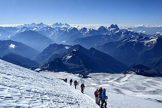 Сотня альпинистов поднимется на Эльбрус