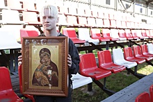 Перед шоу в Новомосковске SHAMAN получил в подарок икону от поклонницы с Валаама