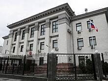 Российские дипломаты пока продолжат свою работу в Киеве