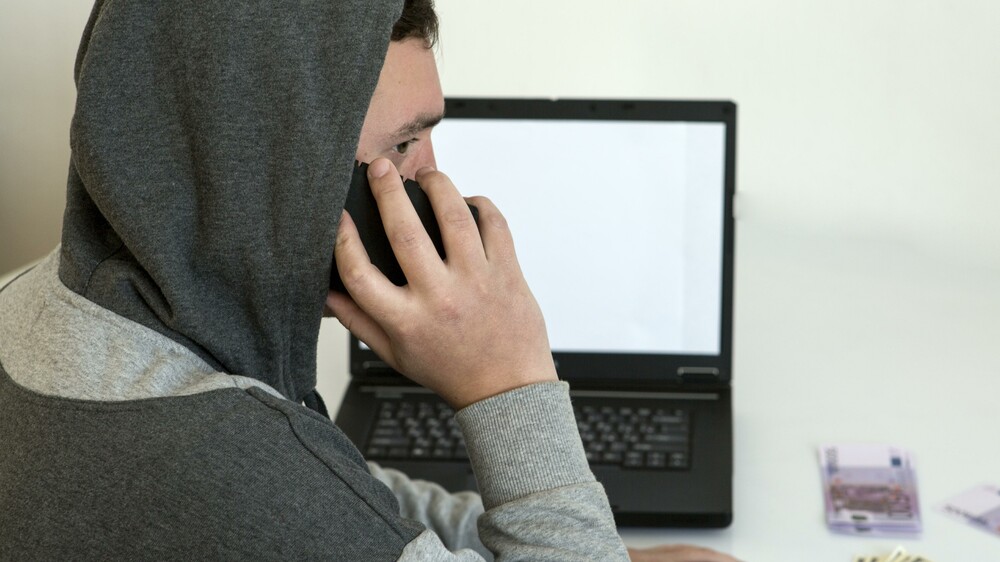 Телефонные мошенники с Украины: как аферисты разводят на деньги россиян