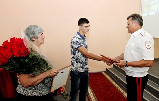 В Северной Осетии наградили 17-летнего подростка, задержавшего преступника