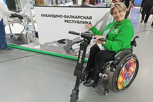 На выставке "Россия" проводит экскурсии маломобильный гид из КБР