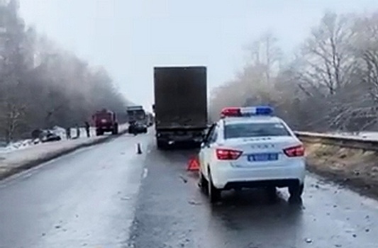 Отлетевшее от фуры колесо привело к аварии с участием трех машин в Лысковском районе