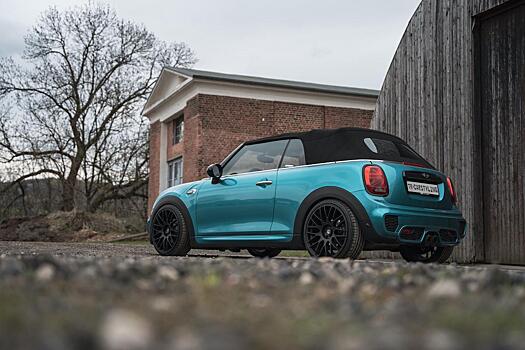 Хэтчбек Mini Cooper S примерил диски Barracuda Karizzma