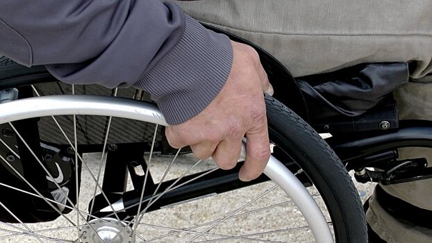 В ЛДПР предложили изменить ПДД и приравнять к пешеходам инвалидов на инвалидных колясках с двигателем