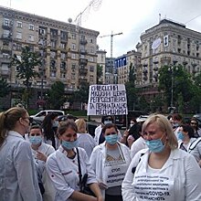 Медики без работы. Украинских врачей сокращают в разгар пандемии