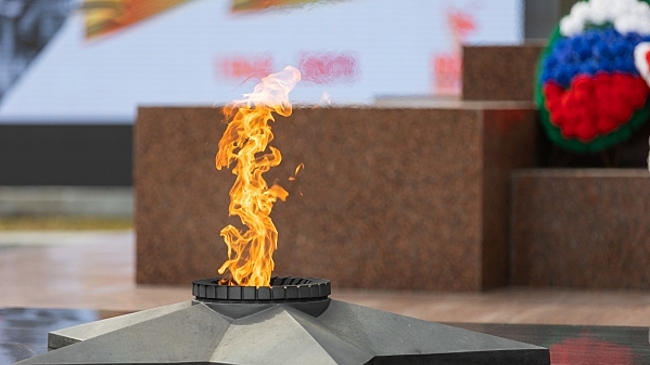 Свердловчанку обвиняют в реабилитации нацизма: прикурила от Вечного огня