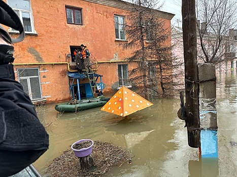 Удмуртия отправит в пострадавшие районы Оренбуржья 50 тонн питьевой воды