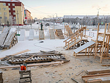В ЯНАО начали строить ледовый городок