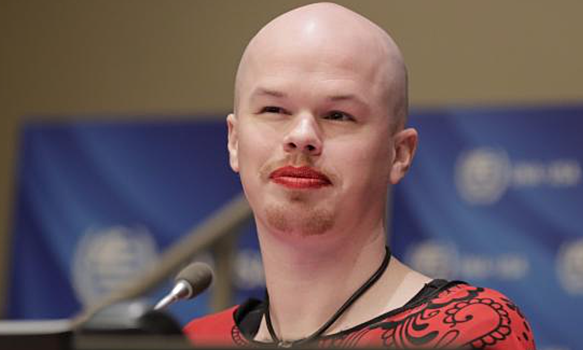 В США уволили чиновника-трансгендера после кражи в аэропорту