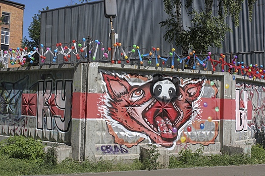 «Посвятили теме свободы слова»: пермский художник Александр Жунев сделал арт-объект в Екатеринбурге