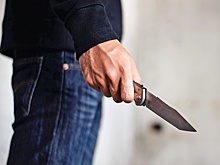В Волгограде мужчина с ножом пытался зайти в школу