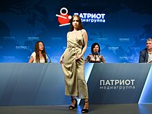 Дизайнеры дали совет, что делать на выпускном девушкам в одинаковых платьях