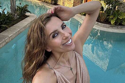 Отдыхающая на Мальдива× 55-летняя Бондарчук показала себя в купальнике