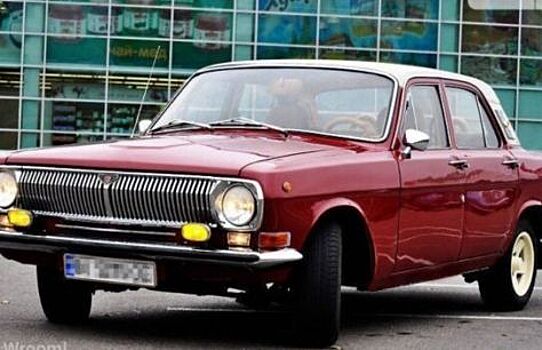 ГАЗ-24 «Волга» получила в салоне деревянную отделку