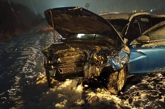 В Самарской области две легковушки столкнулись лоб в лоб