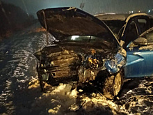 В Самарской области две легковушки столкнулись лоб в лоб