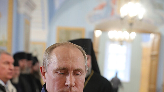 Фото путина в храме на рождество Путин присутствует на рождественском богослужении в храме в Ново-Огарёво - Рамбл