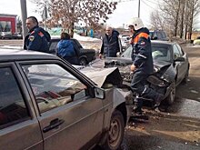 В Балашове лоб в лоб столкнулись "девятка" и Audi A4