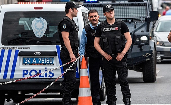 Стало известно о судьбе россиян, задержанных за поцелуй в Турции