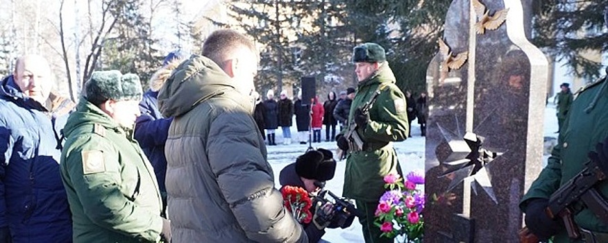 В Биробиджане торжественно почтили память медсестер из ЕАО, погибших в сирийском Алеппо