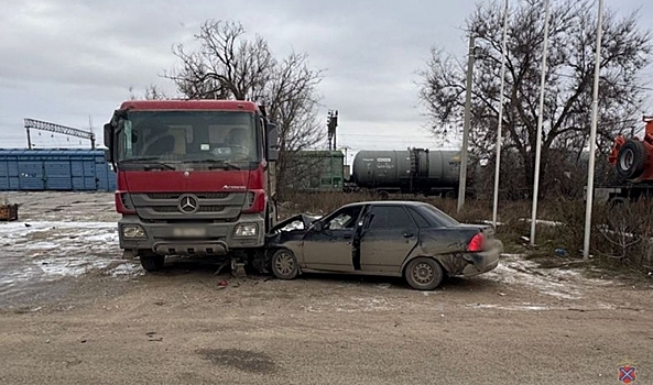 В Волгограде водитель после тройного столкновения скрылся с места ДТП