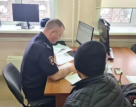 В Тольятти за разговоры по телефону оштрафовали водителя автобуса