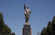 Чиновница запустила сбор средств на восстановление памятника Ленину. У него отвалилась рука