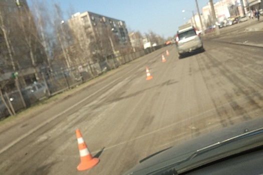 Дорогу на проспекте Машиностроителей начали ремонтировать