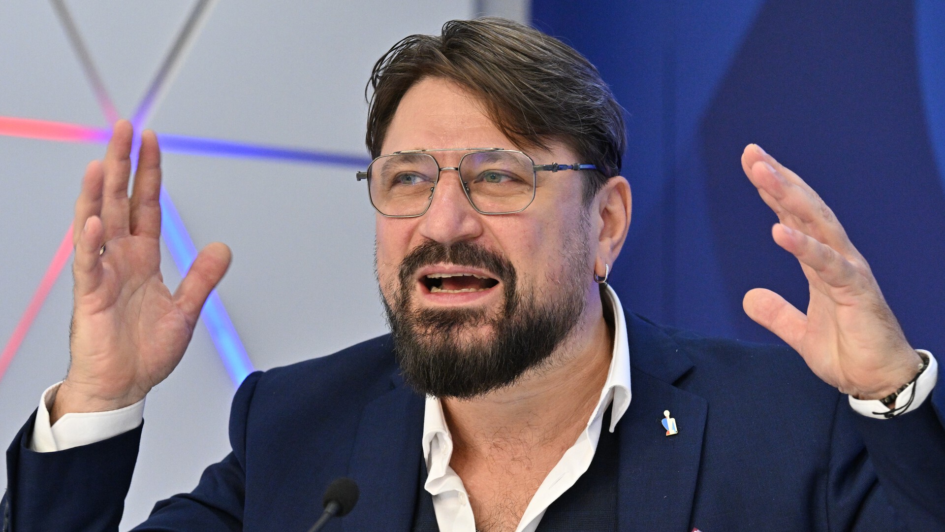 Я молчу про рукоприкладство: молодая жена Логинова потребовала развода