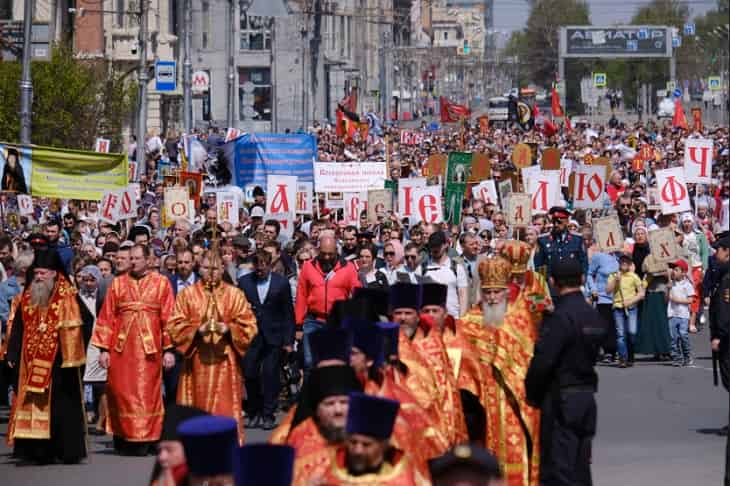Более 7 тысяч новосибирцев прошли Крестным ходом по Красному проспекту 21 мая