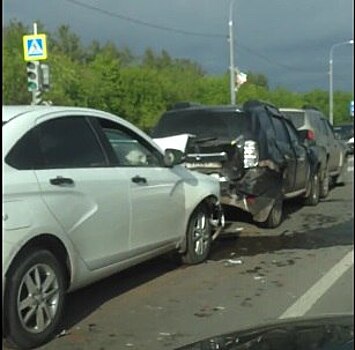 В утренние часы образовалась пробка при въезде в Оренбург